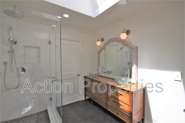 Building Photo - 1074 Highlands Cir