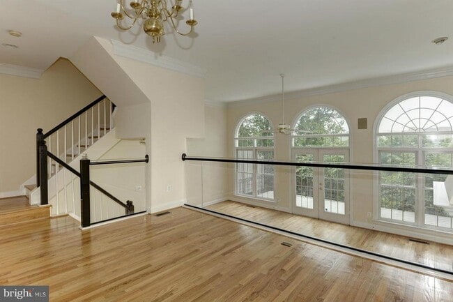 Building Photo - 2217 N Oak Ct