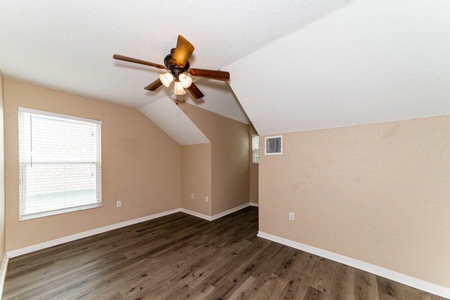 Building Photo - 3512 Chinaberry Ln