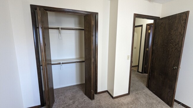 Building Photo - Everything on one level in West End duplex