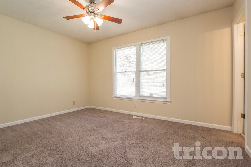 Building Photo - 252 Elizabeth Dr