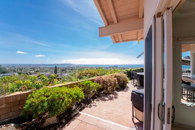 Building Photo - Amazing La Jolla North PB home with panoramic views of the ocean, bay and downtown