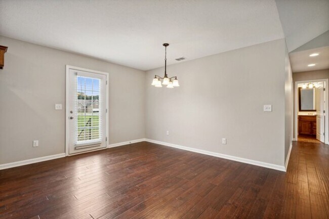 Building Photo - COMING SOON.....Adorable 3 Bedroom Home in Tullahoma!
