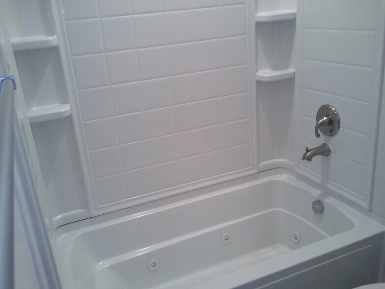 Building Photo - 76 Lara Dr