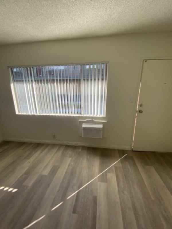 Building Photo - 820 S Walnut Ave