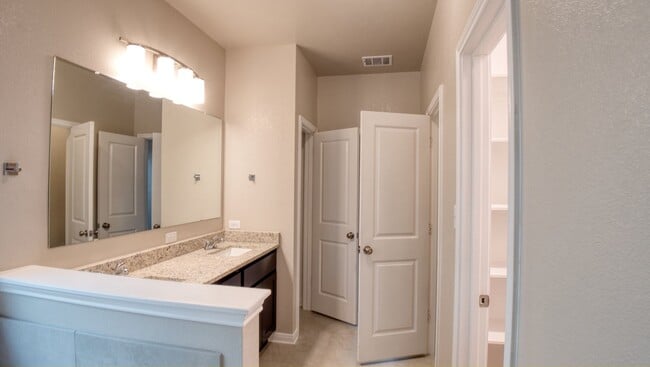 Building Photo - Spacious Single-Family Home Available Now!