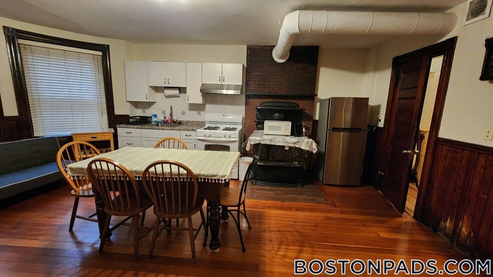 Building Photo - 72 Bay State Rd