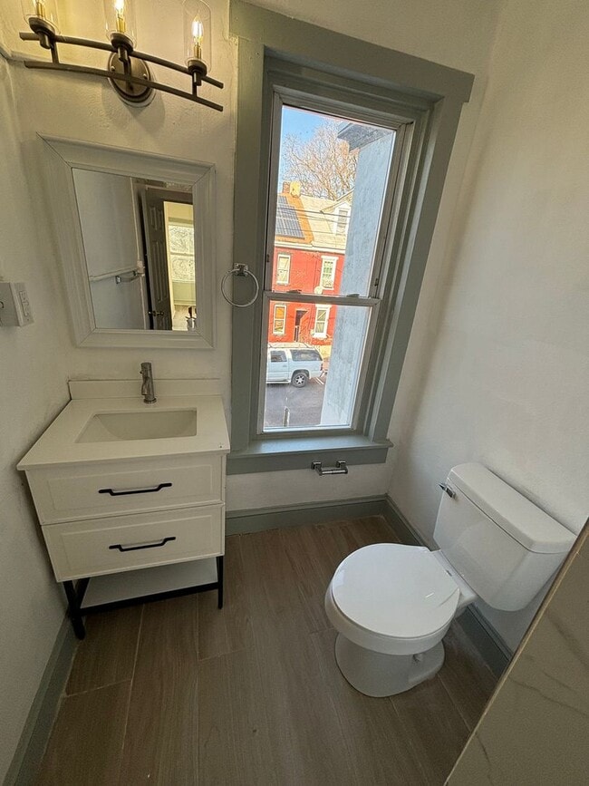 Building Photo - Newly Renovated 4 Bedroom, 2 Full Bath in ...