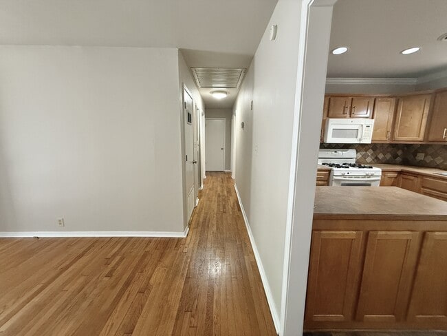 Building Photo - 207 Casalinda Cir