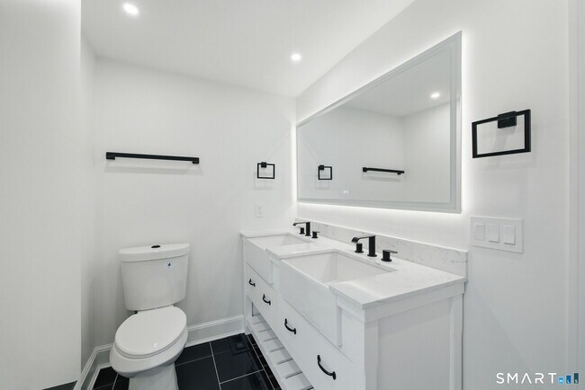Building Photo - 1 Tulip Tree Ln