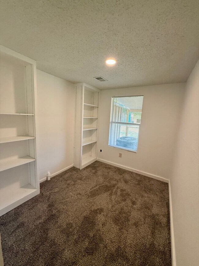 Building Photo - For Rent – 2 Bedroom, 1 Bath Home in Westland, Fort Worth!