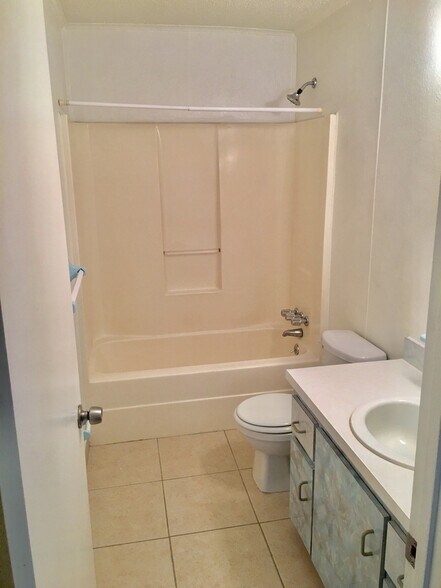 Building Photo - 436 Village Ct