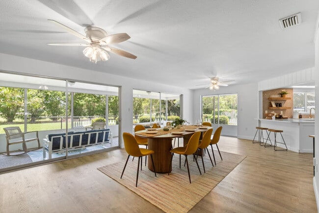 Building Photo - 460 Magellan Dr