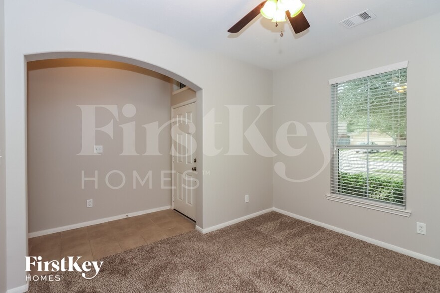 Building Photo - 16342 River Wood Ct