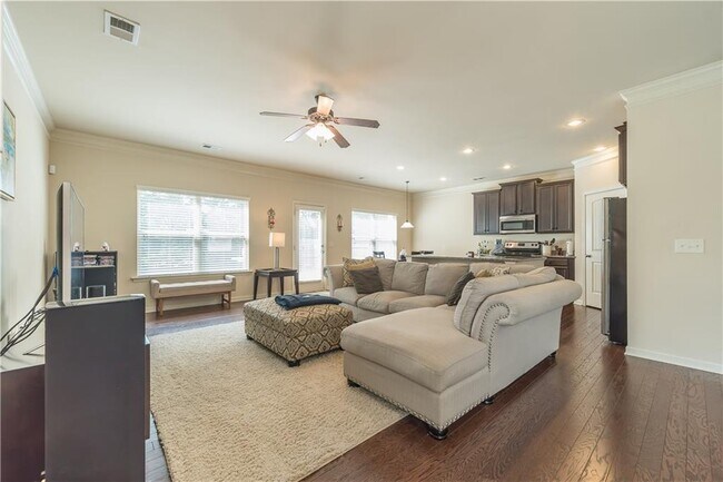 Building Photo - 129 Village Ct