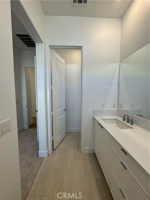 Building Photo - 436 Loon