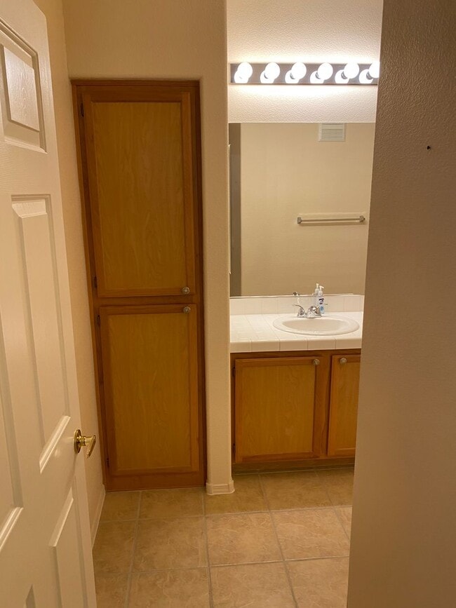 Building Photo - SE!!! Gated!! 2 Bedroom 1st Floor with Bal...