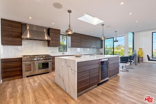 Building Photo - 920 Linda Flora Dr