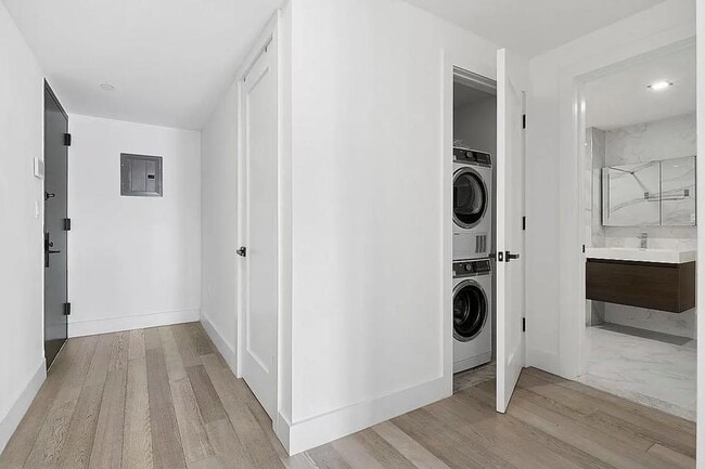 Building Photo - 2218 Ocean Ave