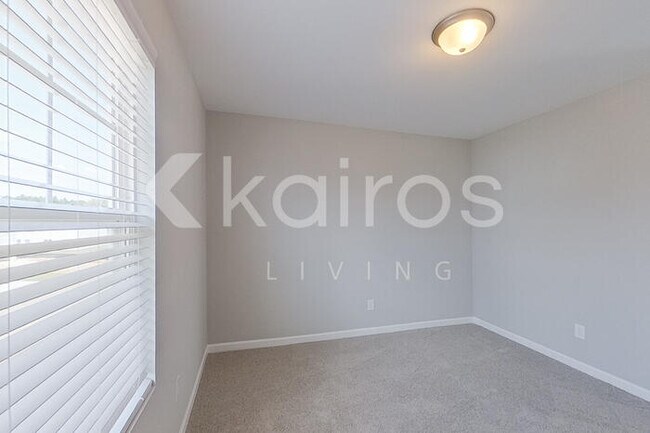 Building Photo - 877 Silent Barge Cv