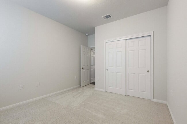 Building Photo - 924 Falkland Trace