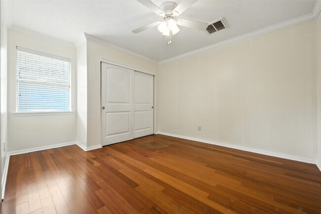 Building Photo - 4714 Sunshine Dr