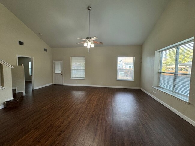 Building Photo - SUPER SPACIOUS WITH OVER 2800 SQ FT NEAR S...