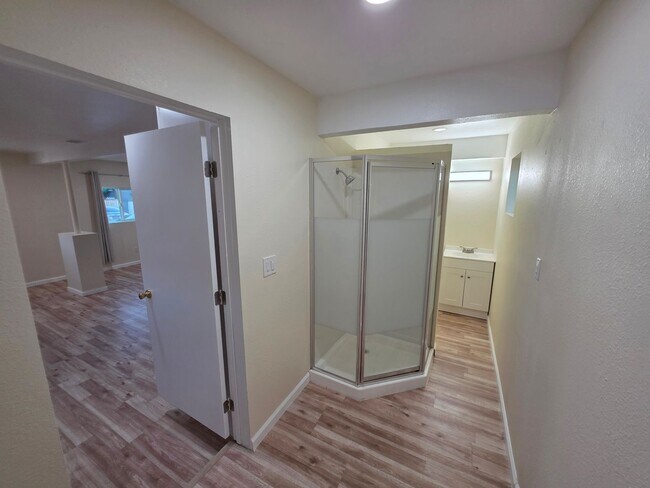 Building Photo - 524 W Greenwood Ave