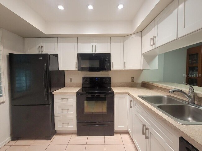 Building Photo - 2084 Sunset Grove Ln