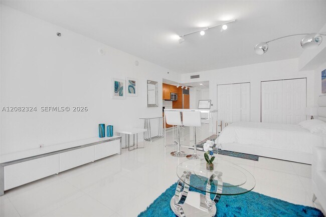 Building Photo - 475 Brickell Ave