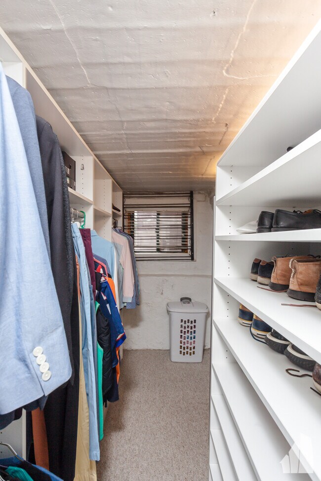 Building Photo - 1538 W Wrightwood Ave