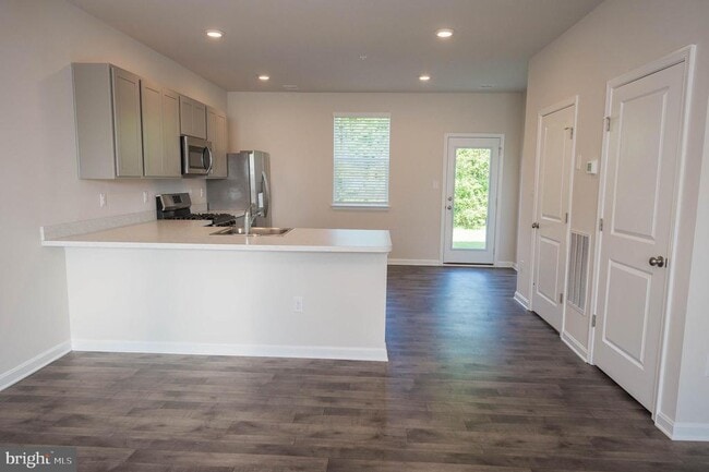 Building Photo - 417 Creekbed Cir