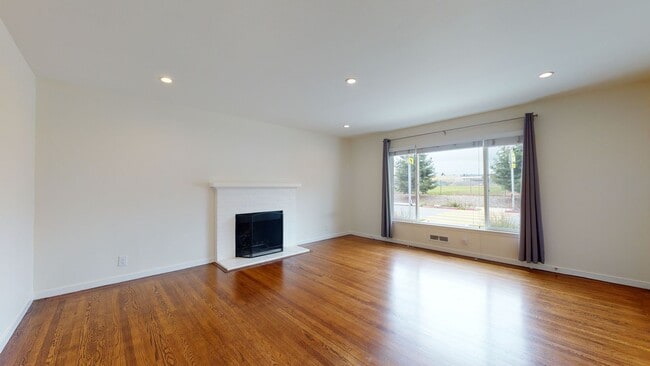 Building Photo - Spacious remodeled 2-bedroom duplex, washe...