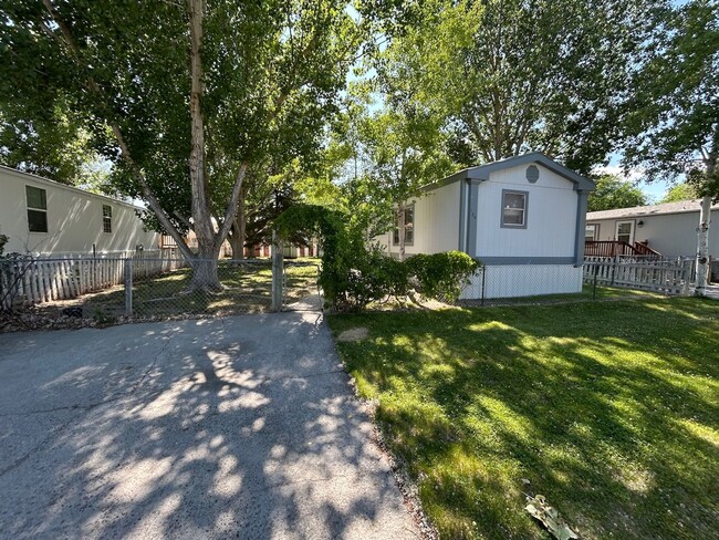 Building Photo - 3 Bed 2 Bath Mobile Home with Fenced Yard and Storage Shed