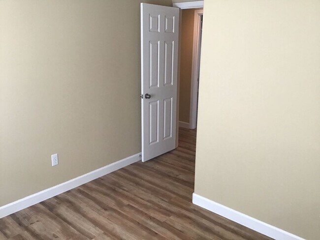 Building Photo - **$750 OFF 1st Month** Great Location! 3 Bedroom Home in SW Bend!