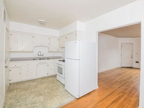 Building Photo - 927 NE Alberta St