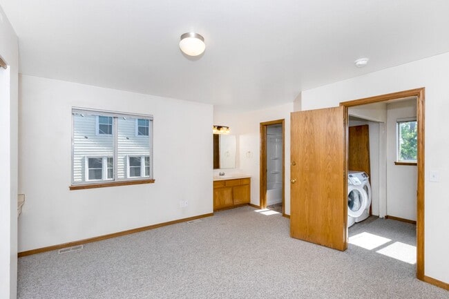 Building Photo - 4 Bedrooms, each with Ensuite Bathrooms!