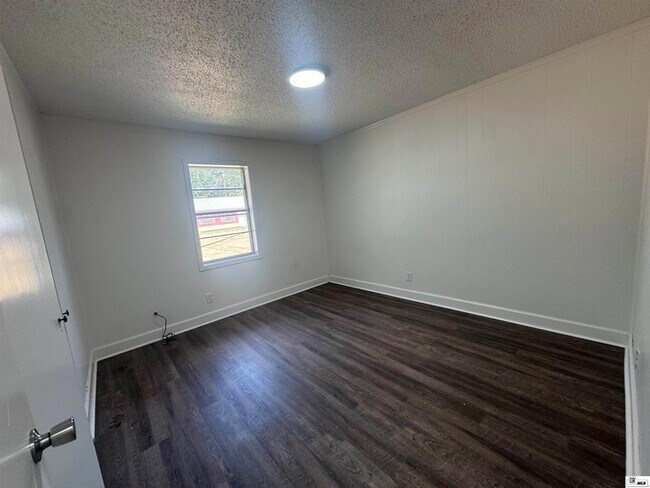 Building Photo - 207 Oaklawn Dr