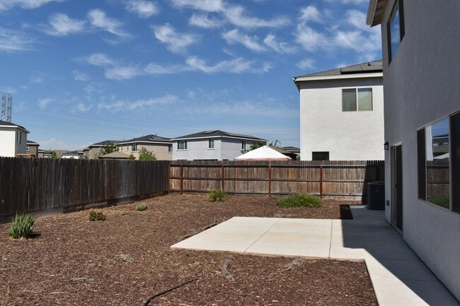 Building Photo - 2439 Valdes Dr