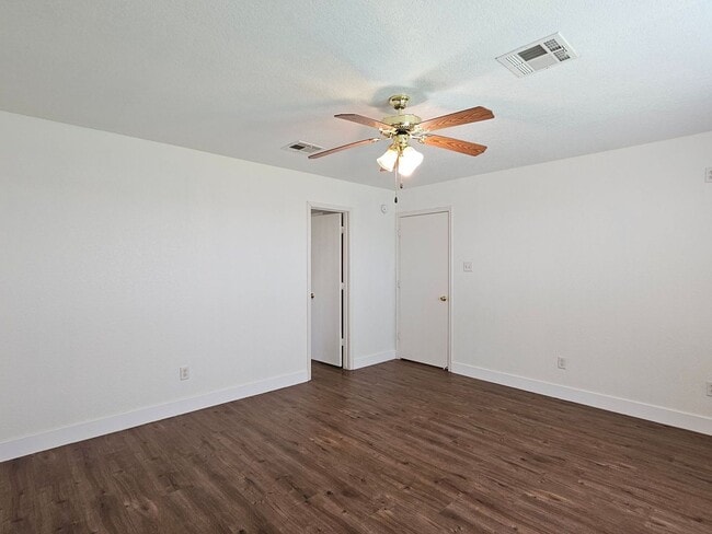 Building Photo - HHUGE RENT REDUCTION  - AVAILABLE NOW & READY FOR MOVE-IN!