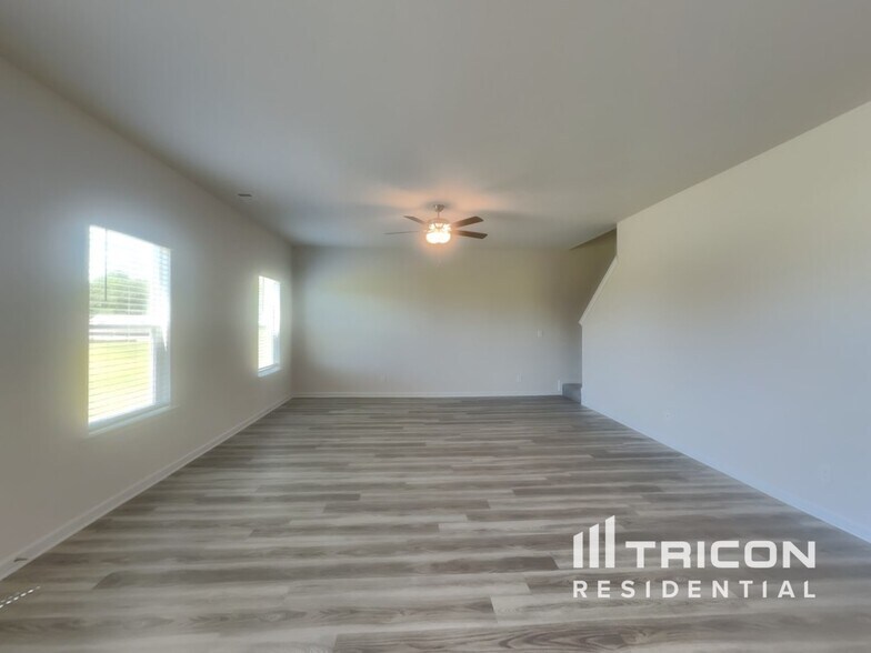 Building Photo - 263 Oliver Dr