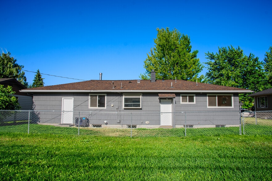 Building Photo - 2619 N 6th St