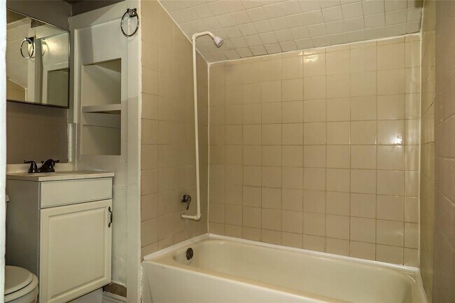 Building Photo - 1312 Pine St