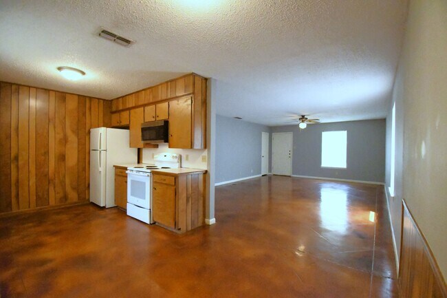 Building Photo - Charming 2 Bedroom, 1 Bath in Whitehouse ISD!