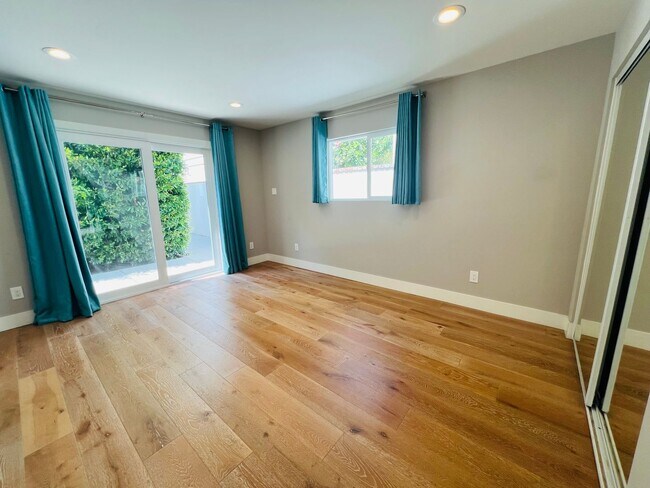 Building Photo - 709 Marguerite Ave