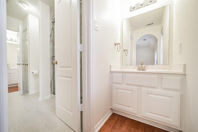 Building Photo - 14015 Falcon Heights Dr