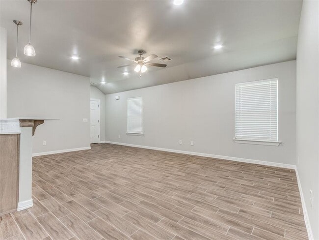 Building Photo - 616 Maleah Pl