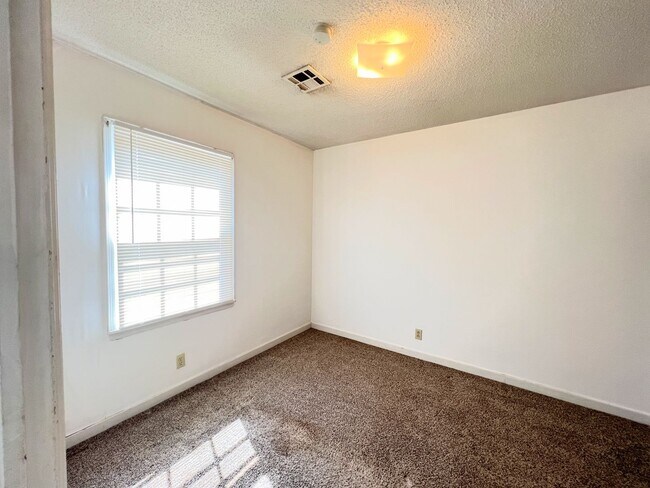 Building Photo - 7-11 S Cleveland St