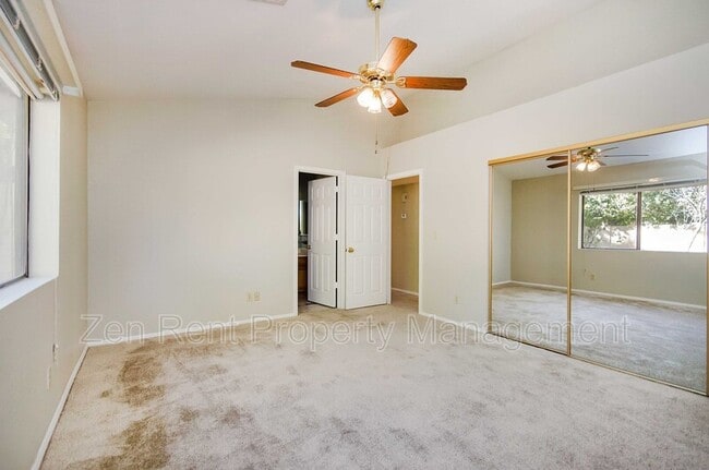 Building Photo - 5802 E Enrose St