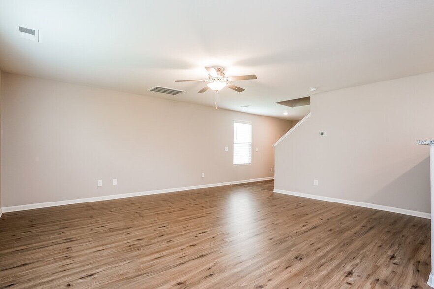 Building Photo - 704 Crackling Ct